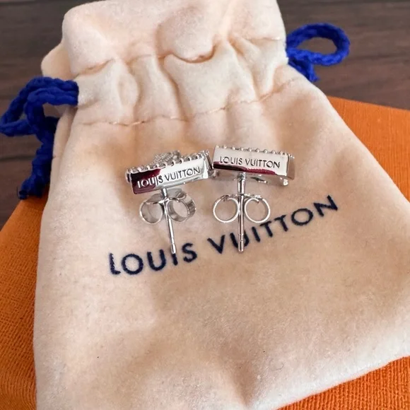 ❌SOLD❌NEW LOUIS VUITTON LV Iconic Silver Crystal Embellished Earrings - Picture 3 of 5